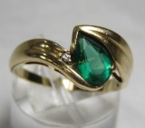 14kt gold ring with pear cut emerald & diamond