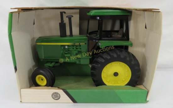 Ertl John Deere 4255 row crop tractor #5583