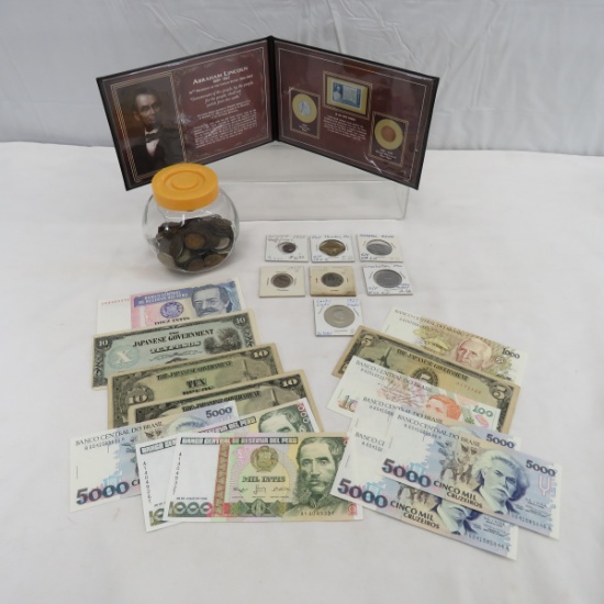 US and Foreign notes & currency, and a few tokens