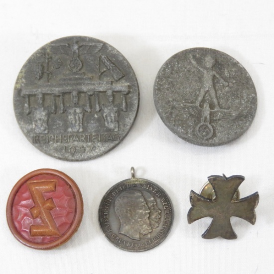 WWII German Hitler Youth & other tinnies