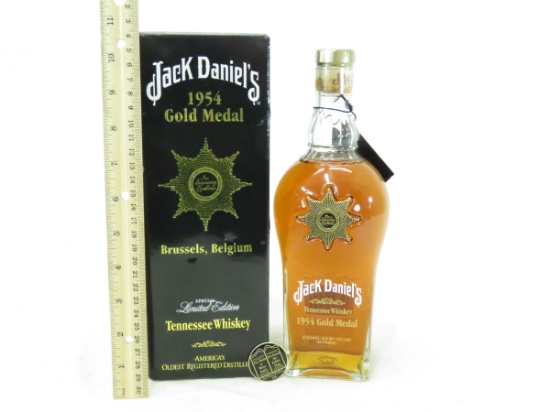 Jack Daniel's 1954 Gold Medal whiskey Bottle