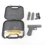 Clock 22 Gen 4 .40 caliber pistol with extra grips