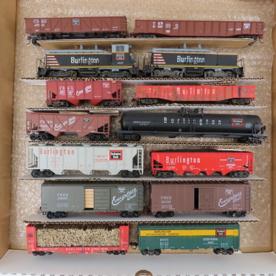 12 HO scale Burlington Route Freight cars