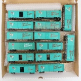 14 HO scale Great Northern Freight cars