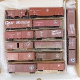 14 HO scale Great Northern Freight cars