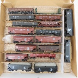 18 HO scale Great Northern Freight cars