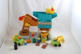 1977 Fisher Price Lift & Load Depot #942