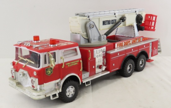 Scientific Toys Metro Cit Fire Dept. Unit 33 Truck