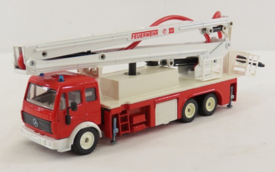 Siku Mercedes Feuerwehr 112 Fire Snorkel- Sprays!
