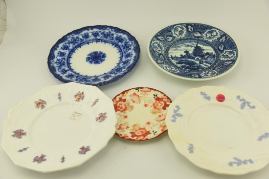 Lot 1104 -  Approximately 38pcs of China to include: set of (12) J.E.Caldwell & Co. Philadelphia