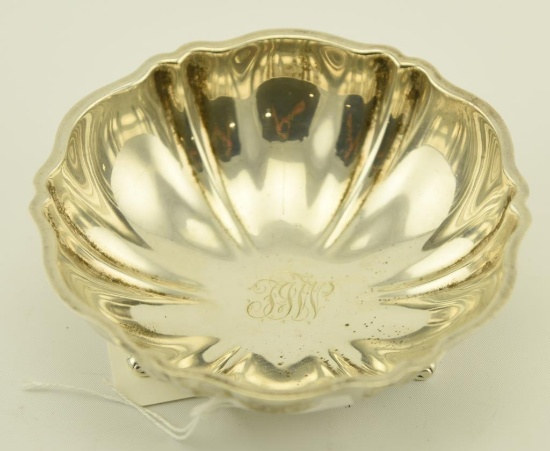 Lot 1225 - Reed & Barton sterling silver footed bowl (5.5 ozt)