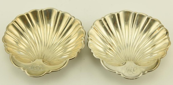 Lot 1227 - (2) Sterling silver scalloped shell footed dishes (4.1 ozt)