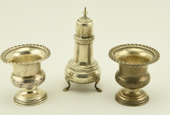 Lot 1230 - Sterling silver lot: 2 toothpicks and a Whiting shaker (4.9 ozt)