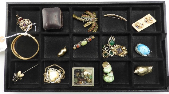 Lot 1647 - Jewelry lot consisting of earrings, necklaces, brooches, etc.
