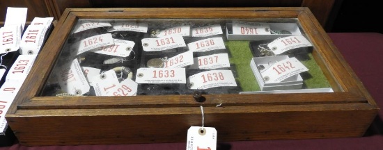 Lot 1648 - Oak display case