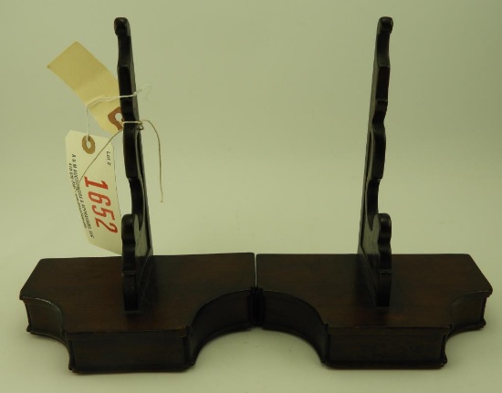 Lot 1652 - Pair of (2) carved wall bracket shelves