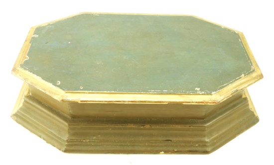 Lot 1686 - Early carved & gilt wood plateau stand or base