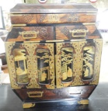 Lot 1603 - Antique Japanese inlaid tansu jewelry chest: elaborate inlay and gilt decoration