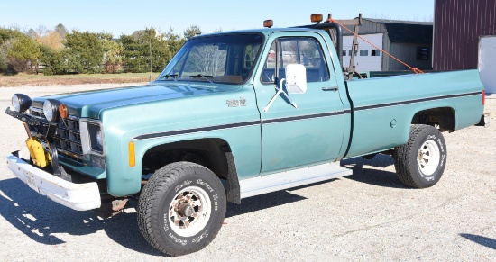 Low mileage 1977 Chevrolet Custom Deluxe C10 4x4, Chevy 350 gas motor, automatic trans,