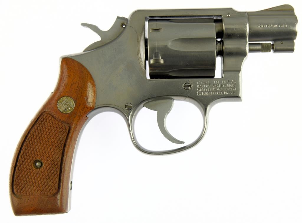 SMITH & WESSON 64-2 Double Action Revolver