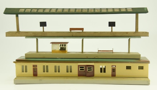 Lot #13 - Marklin vintage metal Personell Rail Station, Marklin boarding platform with Glassvine