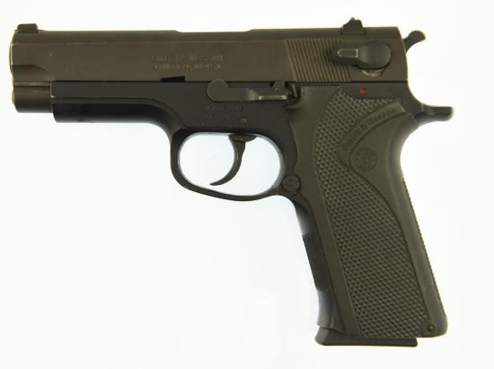 Lot #1912 - Smith & Wesson 411 Semi Auto Pistol SN# VAD2449 .40 S&W