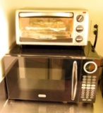 Lot #1495 - Sunbeam Microwave and Black and Decker toaster oven