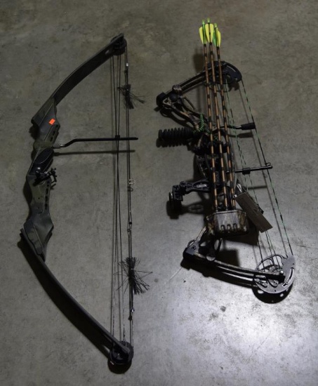 Lot #3 - Martin Equalizer Compound bow with (3) Easton Arrows and pack of Eskilite broad heads