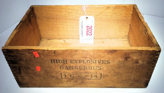 Lot #2022 - Vintage DuPont Explosives Special Gelatin 50lb explosives wooden finger jointed