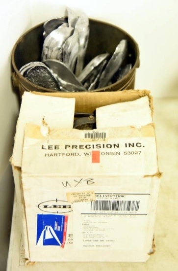 Lot #2080 - Lee Infinite Heat Control 500 watt lead smelter and approx. 40lbs of bulk lead