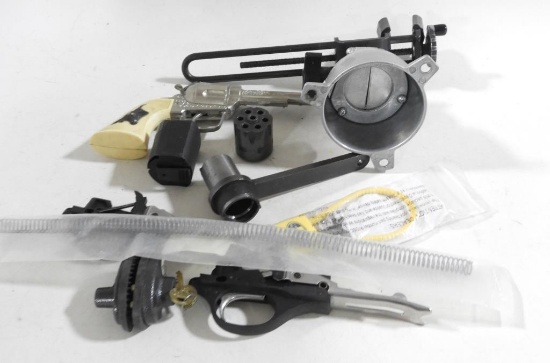 Lot #2211 - Miscellaneous gun accessories lot: Panavise measure, Recoil Pad Jig, Lapping kit,