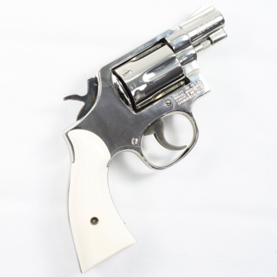 Vintage Smith & Wesson Model 12-3 Airweight pinned barrel revolver, .38 Special cal