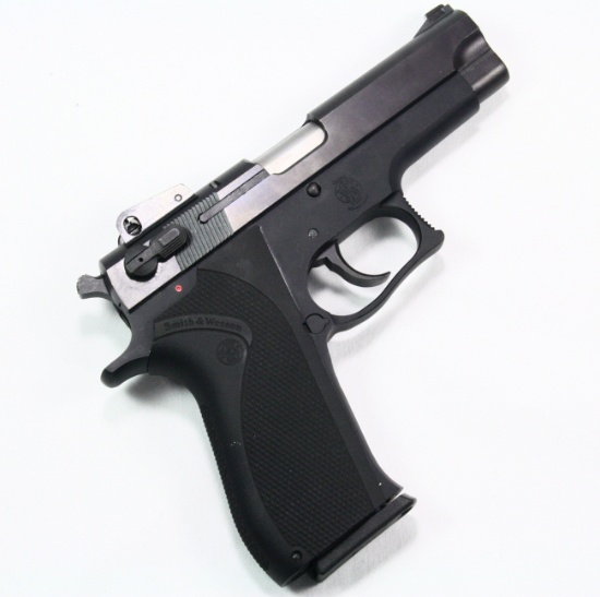 Estate Smith & Wesson 3904 semi-automatic pistol, 9mm cal
