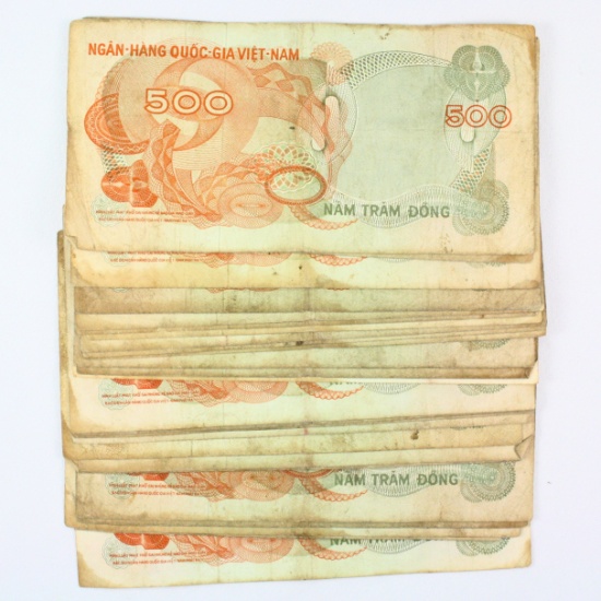 Lot of 25 1970 Vietnam 500 dong banknotes