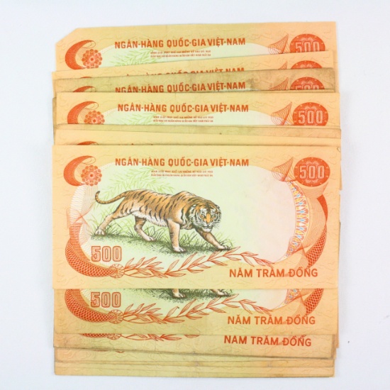 Lot of 25 1972 Vietnam 500 dong banknotes