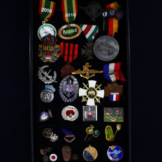 Lot of 32 mostly 20th century, mostly European pins, medals & badges