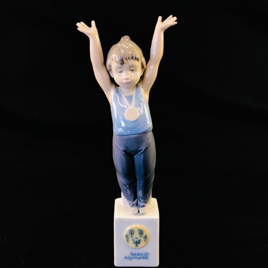 Estate Lladro #7514 "Olympic Champion!" porcelain figurine with original box