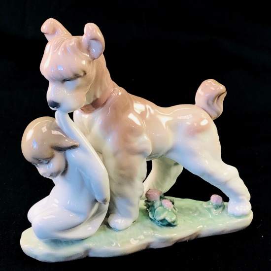 Estate Lladro #6556 "Safe and Sound" porcelain figurine with original box