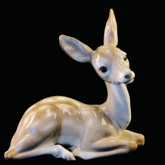 Estate Lladro #1064 "Fawn" porcelain figurine with original box