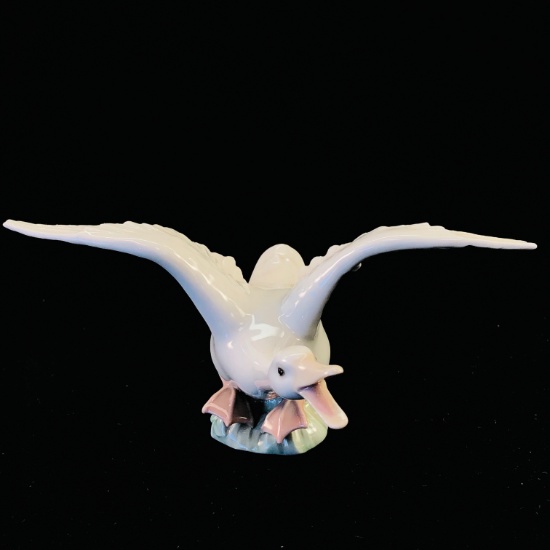 Estate Lladro #1264 "Duck Flying" porcelain figurine with original box