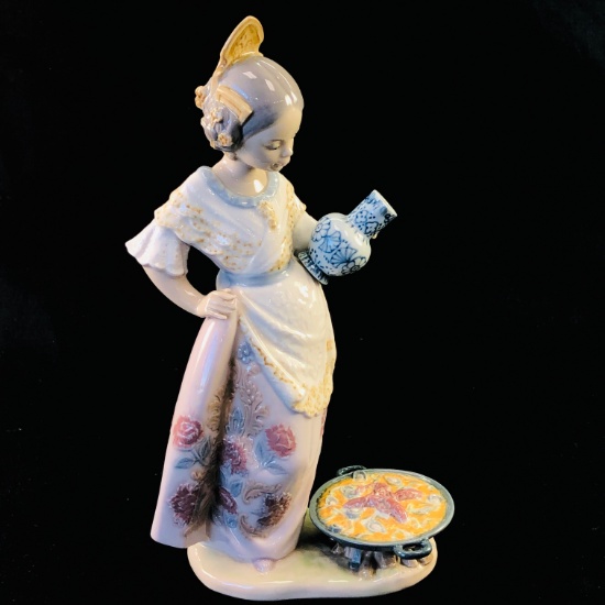 Estate Lladro #5254 "Making Paella" porcelain figurine with original box