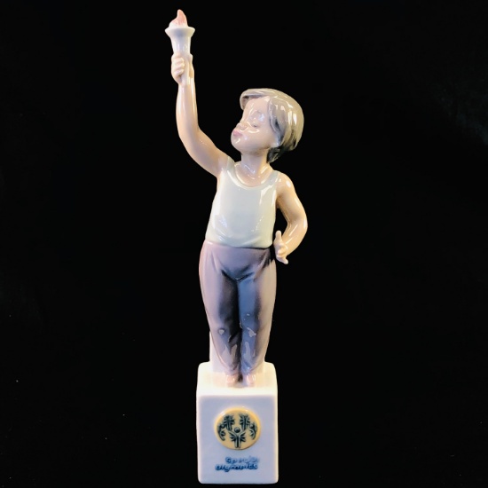 Estate Lladro #7513 "Olympic Torch" porcelain figurine with original box