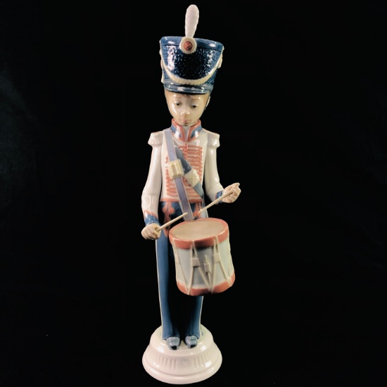 Estate Lladro #5403 "Drummer Boy" porcelain figurine with original box