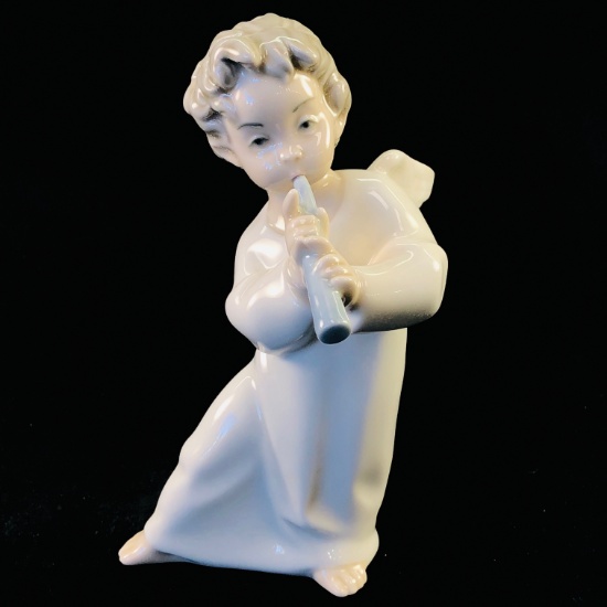 Estate Lladro #4540 "Angel with Flute" porcelain figurine with original box