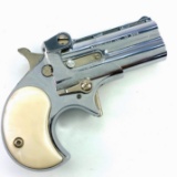 Like-new-in-the-box Davis Industries D-25 single-action derringer, .25 ACP cal