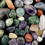 Unmounted tumbled stones including sapphire, amethyst, aventurine & more