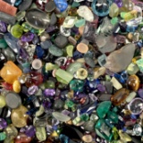 Unmounted mixed semi & precious faceted & raw gemstones including topaz, tourmaline, jade & more