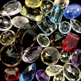 Unmounted mixed natural & simulated gemstones including aquamarine, citrine & smokey quartz