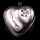 Like-new 14K white gold heart locket pendant