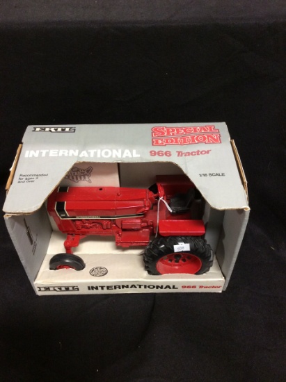 International 966 Toy Tractor 1/16 scale